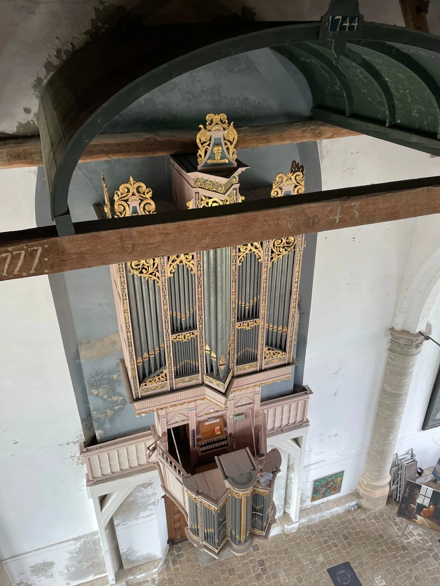 Historisch orgel van De Nicolaas gezien vanuit de kapconstructie